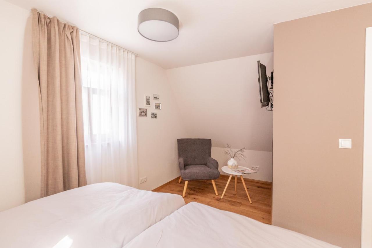 Maindrei - Schlafen Am Fluss Hotell Margetshöchheim Exteriör bild